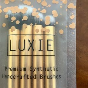 Luxie make up brush kit